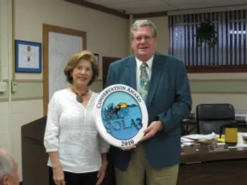 2010 Award to City of Rehoboth Beach - Mayor Sam Cooper accepting